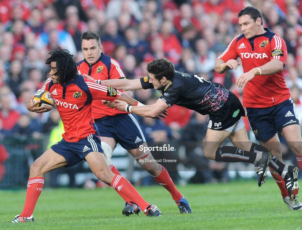 15 May 2009; Lifeimi Mafi, Munster, is tackled by David Evans, Ospreys. Magners League, Munster v Neath Swansea Ospreys, Thomond Park, Limerick.  Picture credit: Diarmuid Greene / SPORTSFILE