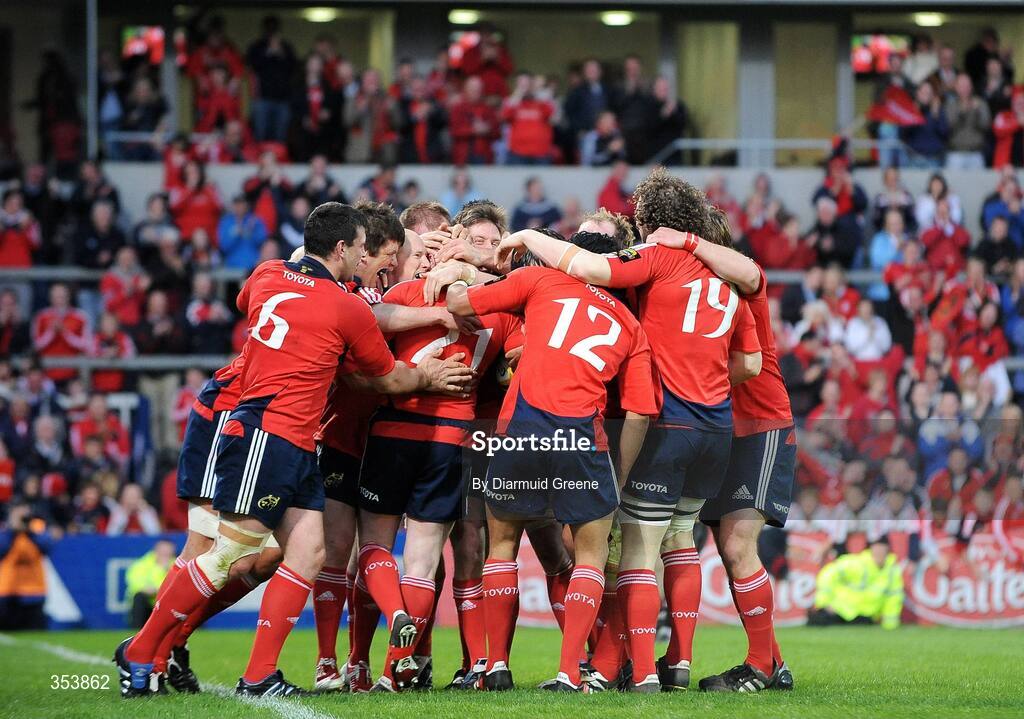 15 May 2009; Anthony Horgan, Munster, no.21,  is congratulated by team-mates after scoring his side's fifth try of the game and final try of the season. Magners League, Munster v Neath Swansea Ospreys, Thomond Park, Limerick.  Picture credit: Diarmuid Greene / SPORTSFILE