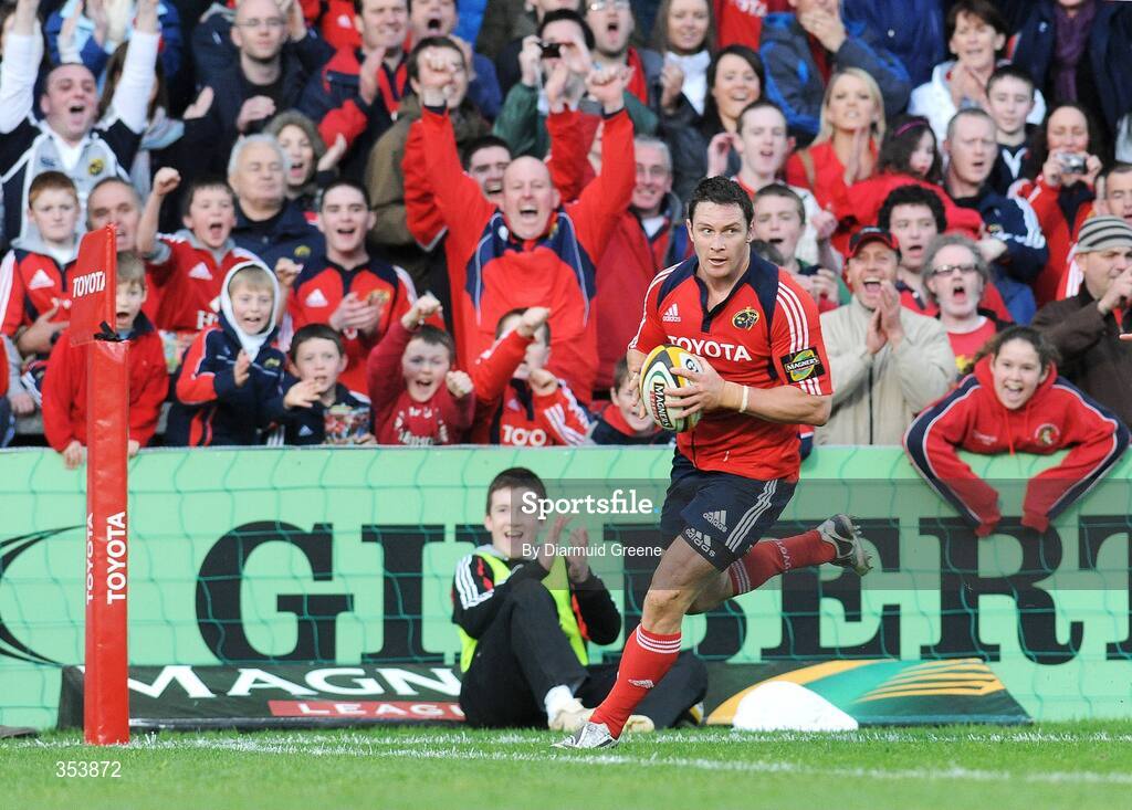 15 May 2009; David Wallace, Munster, runs in on his way to scoring his second try of the game. Magners League, Munster v Neath Swansea Ospreys, Thomond Park, Limerick.  Picture credit: Diarmuid Greene / SPORTSFILE