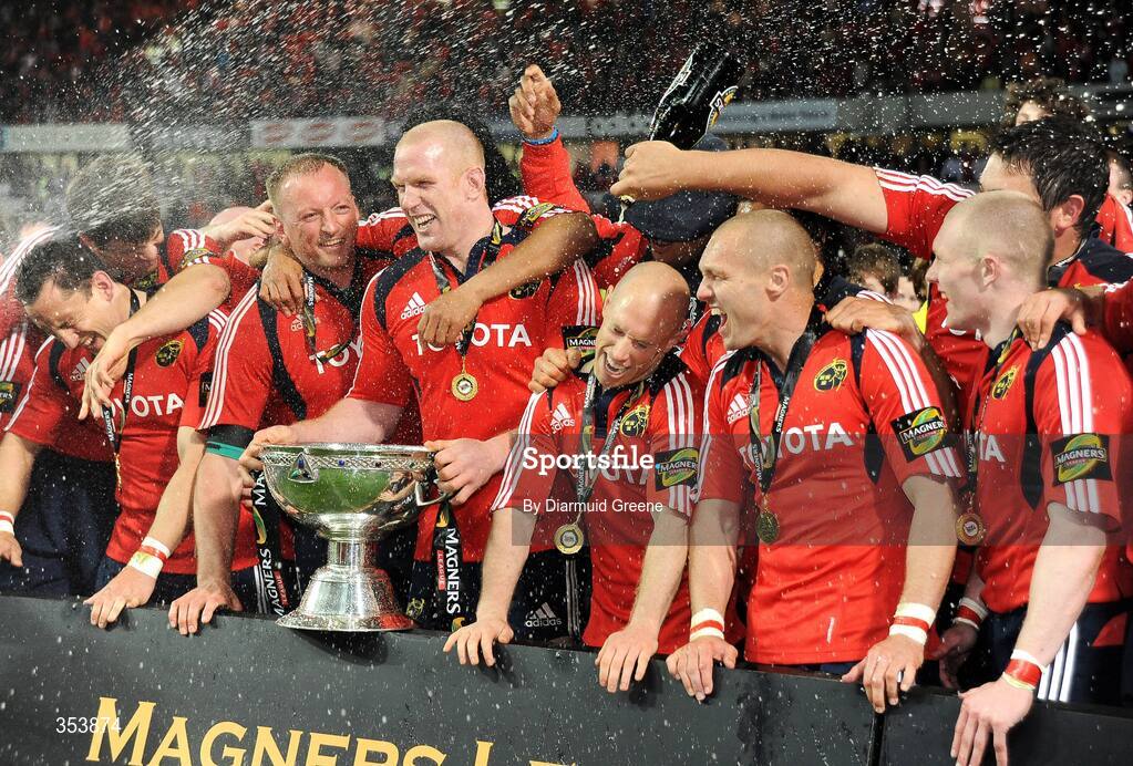 15 May 2009; Munster players celebrate with the Magners League trophy on the pitch after the game. Magners League, Munster v Neath Swansea Ospreys, Thomond Park, Limerick.  Picture credit: Diarmuid Greene / SPORTSFILE