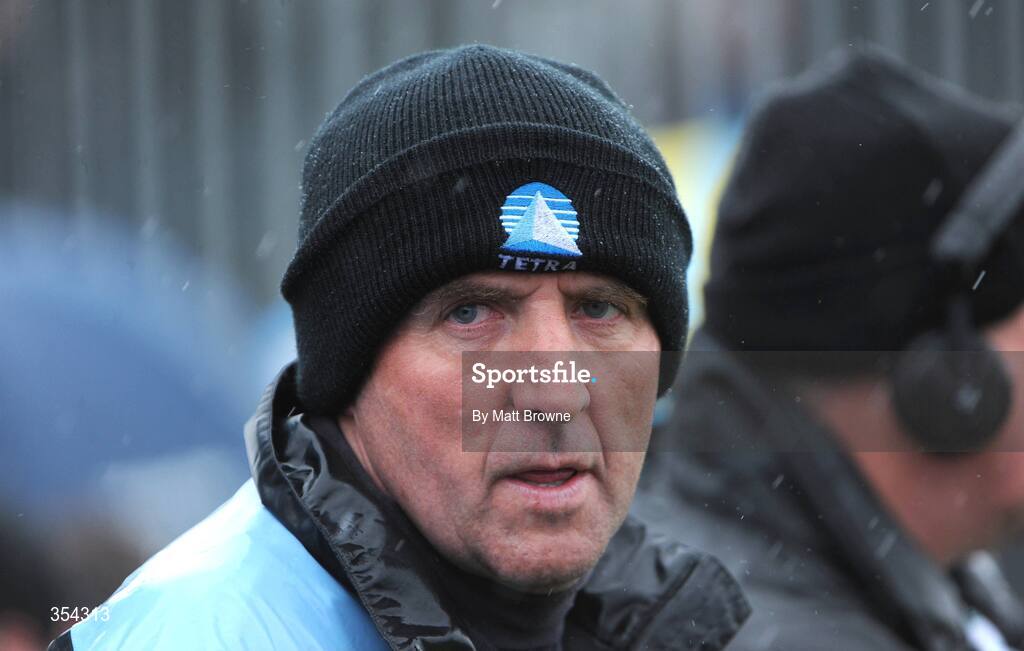 17 May 2009; Brendan Lowry watches his son Shane make his way to the 18th green during the 3 Irish Open Golf Championship. County Louth Golf Club, Baltray, Co. Louth. Picture credit: Matt Browne / SPORTSFILE
