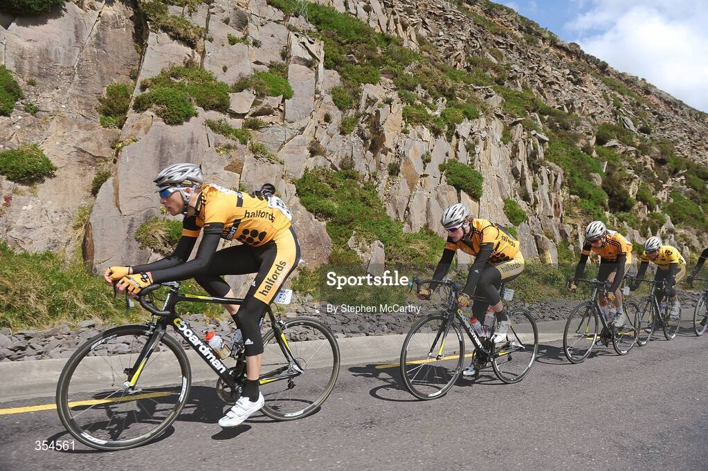20 May 2009; Halfords Bike Hut riders, from left, Rob Partridge, David Fletcher, Mark McNally and race leader Ian Wilkinson passing through Inch, Co. Kerry. FBD Insurance Ras 2009, Stage 4, Cahirciveen to Killorglin. Picture credit: Stephen McCarthy / SPORTSFILE