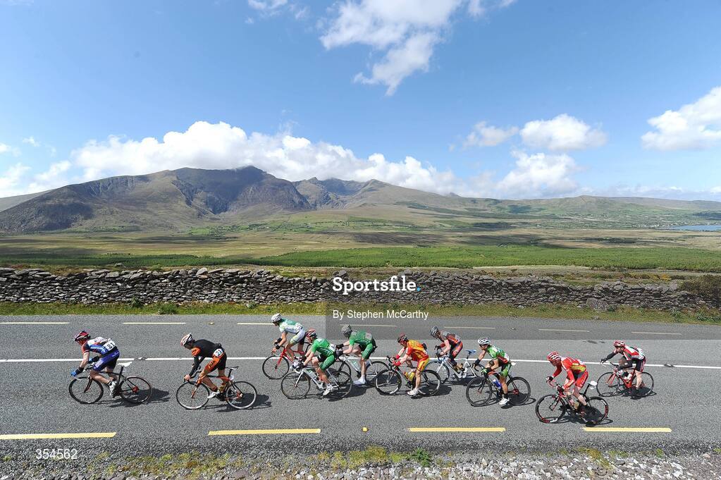 20 May 2009; A general view of the riders on the Conor Pass climb. FBD Insurance Ras 2009, Stage 4, Cahirciveen to Killorglin. Picture credit: Stephen McCarthy / SPORTSFILE