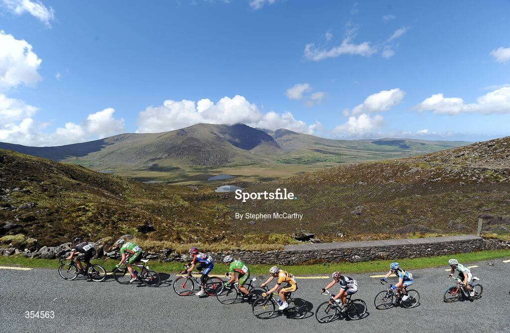 20 May 2009; A general view of the riders on the Conor Pass climb. FBD Insurance Ras 2009, Stage 4, Cahirciveen to Killorglin. Picture credit: Stephen McCarthy / SPORTSFILE
