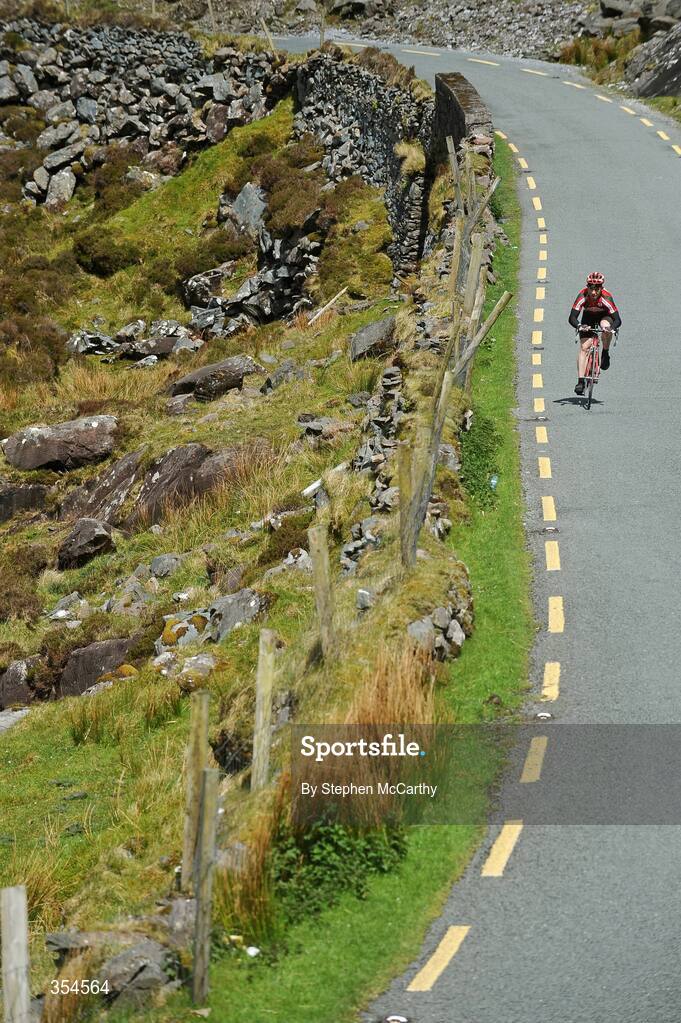 20 May 2009; A lone rider on the Conor Pass climb. FBD Insurance Ras 2009, Stage 4, Cahirciveen to Killorglin. Picture credit: Stephen McCarthy / SPORTSFILE