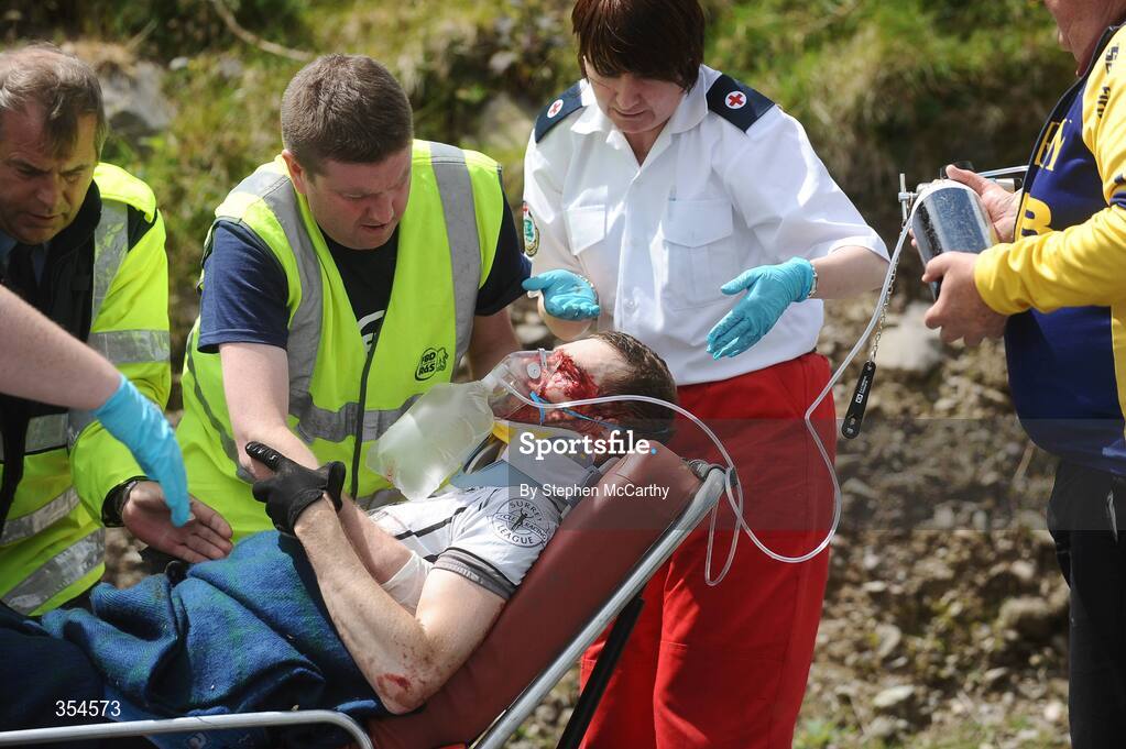 20 May 2009; John Veness, Surrey Racing League, after crashing on the descent of the Conor Pass climb. FBD Insurance Ras 2009, Stage 4, Cahirciveen to Killorglin. Picture credit: Stephen McCarthy / SPORTSFILE