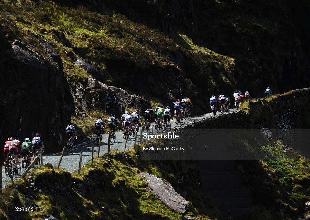 20 May 2009; A general view of the riders on the Conor Pass climb. FBD Insurance Ras 2009, Stage 4, Cahirciveen to Killorglin. Picture credit: Stephen McCarthy / SPORTSFILE