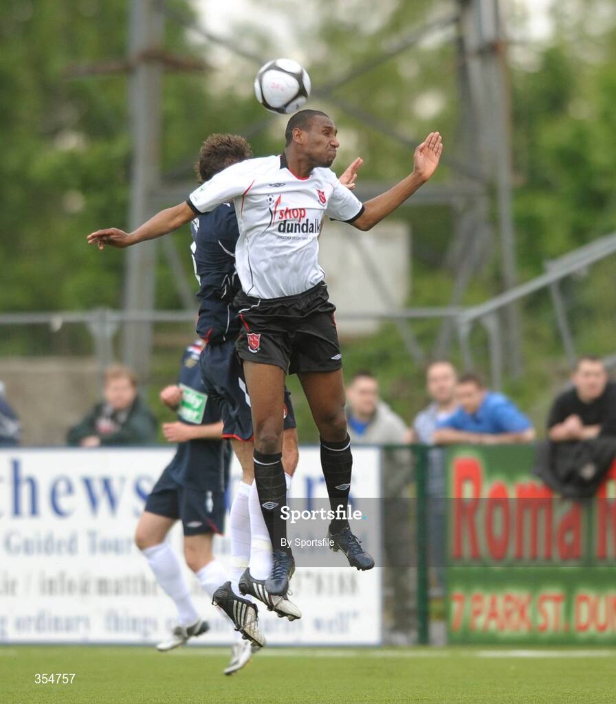 22 May 2009; Darren Mansaram, Dundalk, in action against Jamie Harris, St Patrick's Athletic. League of Ireland Premier Division, Dundalk v St Patrick's Athletic, Oriel Park, Dundalk. Photo by Sportsfile