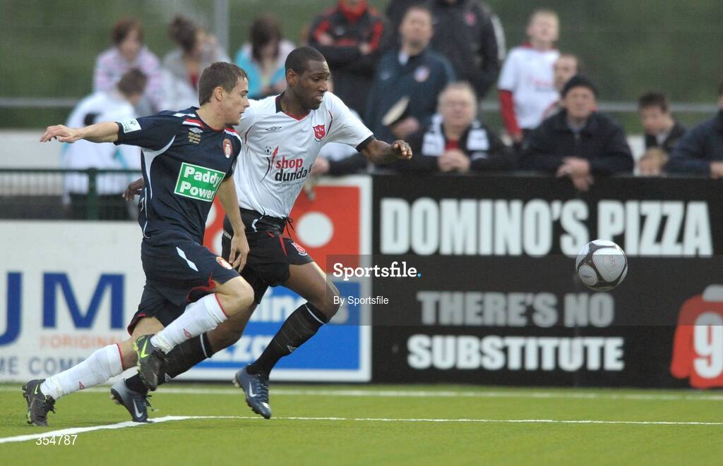 22 May 2009; Darren Mansaram, Dundalk, in action against Stephen Maher, St Patrick's Athletic. League of Ireland Premier Division, Dundalk v St Patrick's Athletic, Oriel Park, Dundalk. Photo by Sportsfile