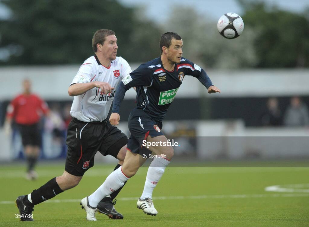 22 May 2009; Kyle Moran, St Patrick's Athletic, in action against Liam Burns, Dundalk. League of Ireland Premier Division, Dundalk v St Patrick's Athletic, Oriel Park, Dundalk. Photo by Sportsfile