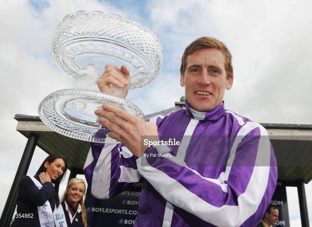 23 May 2009; Jockey Johnny Murtagh celebrates after his mount Mastercraftsman won the Boylesports.com Irish 2,000 Guineas. Boylesports.com Irish Guineas Festival 2009, Curragh Racecourse, Co. Kildare. Picture credit: Pat Murphy / SPORTSFILE