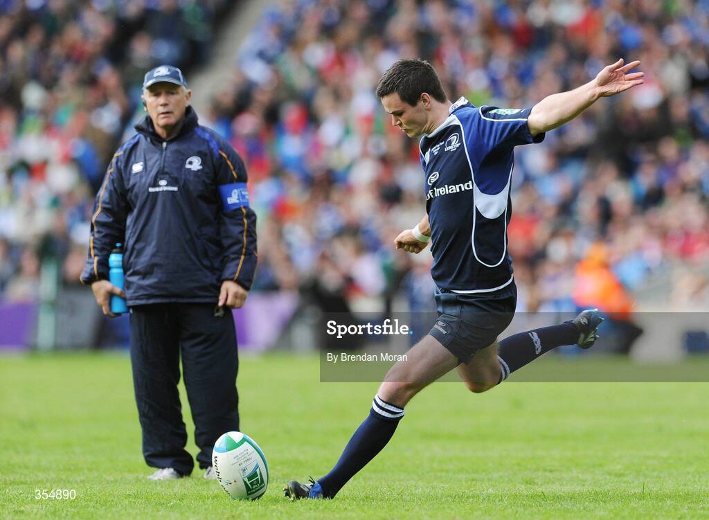 23 May 2009; Jonathan Sexton, Leinster, kicks a penalty. Heineken Cup Final, Leinster v Leicester Tigers, Murrayfield Stadium, Edinburgh, Scotland. Picture credit: Brendan Moran / SPORTSFILE
