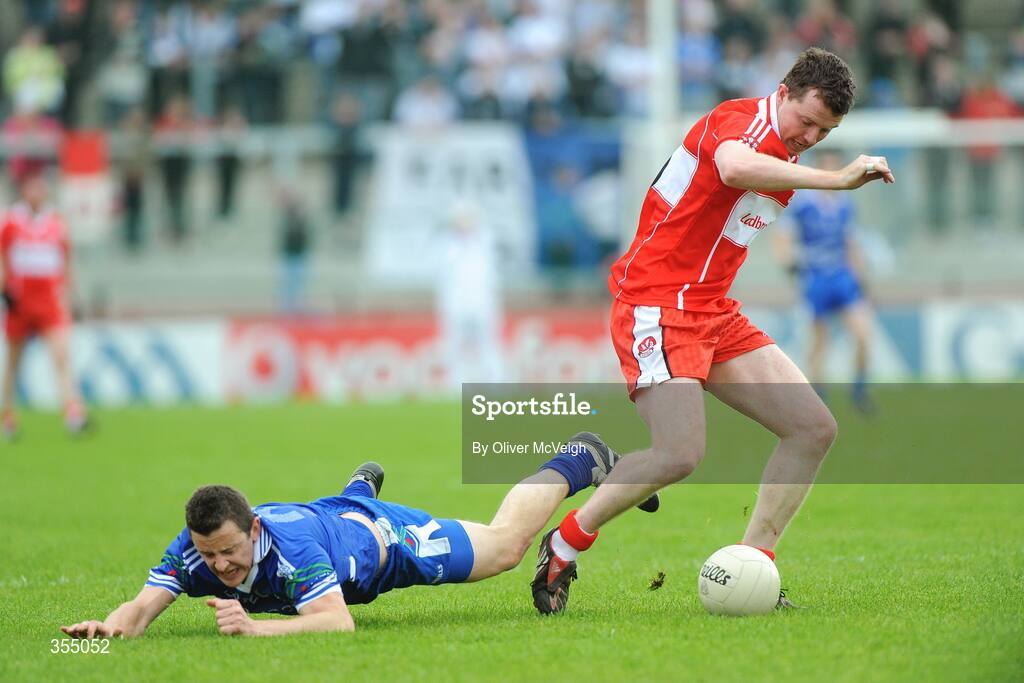 24 May 2009; Barry McGoldrick, Derry, in action against Raymond Ronaghan, Monaghan. Ulster GAA Football Senior Championship Quarter-Final, Derry v Monaghan, Celtic Park, Derry. Picture credit: Oliver McVeigh / SPORTSFILE