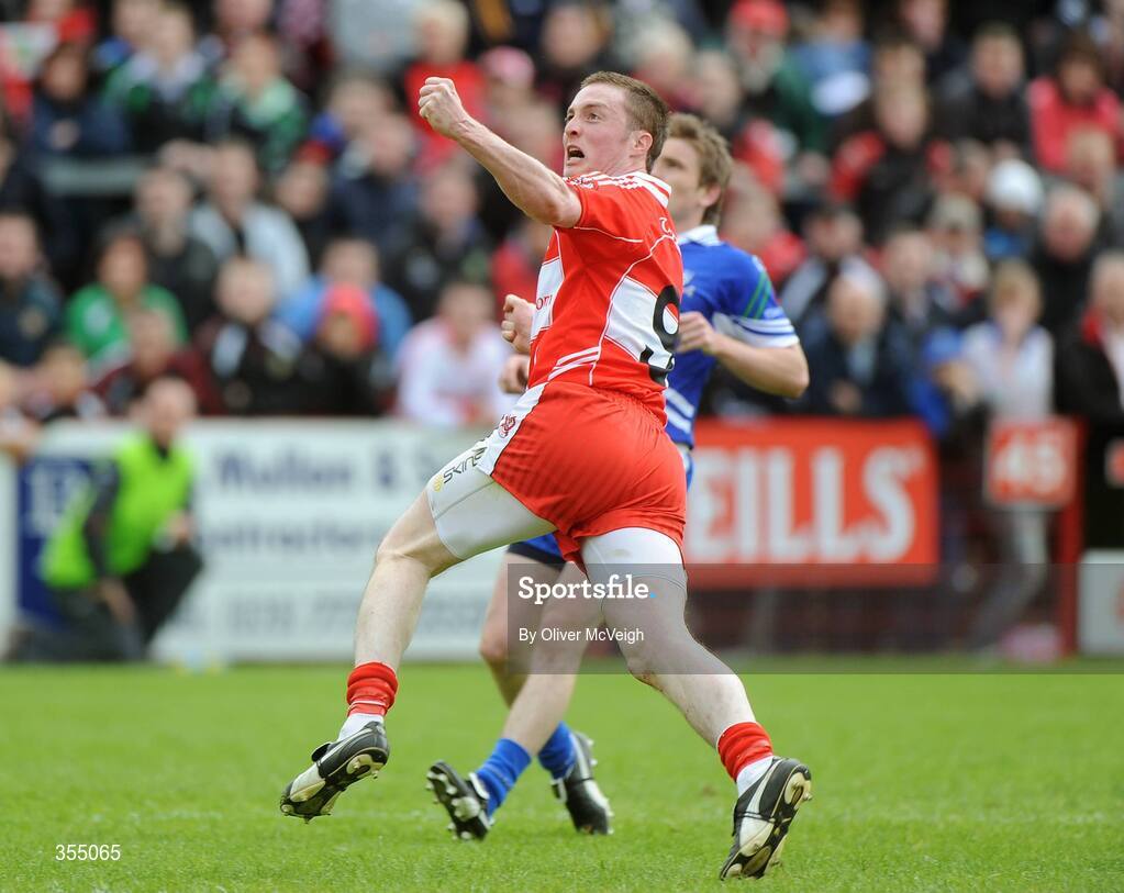 24 May 2009; Joe Diver, Derry, turns to celebrate after scoring a late point. Ulster GAA Football Senior Championship Quarter-Final, Derry v Monaghan, Celtic Park, Derry. Picture credit: Oliver McVeigh / SPORTSFILE