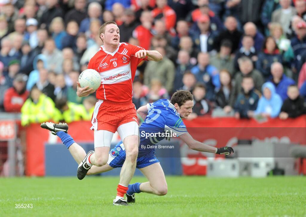 24 May 2009; Joe Diver, Derry, in action against Conor McManus, Monaghan. Ulster GAA Football Senior Championship Quarter-Final, Derry v Monaghan, Celtic Park, Derry. Picture credit: Daire Brennan / SPORTSFILE