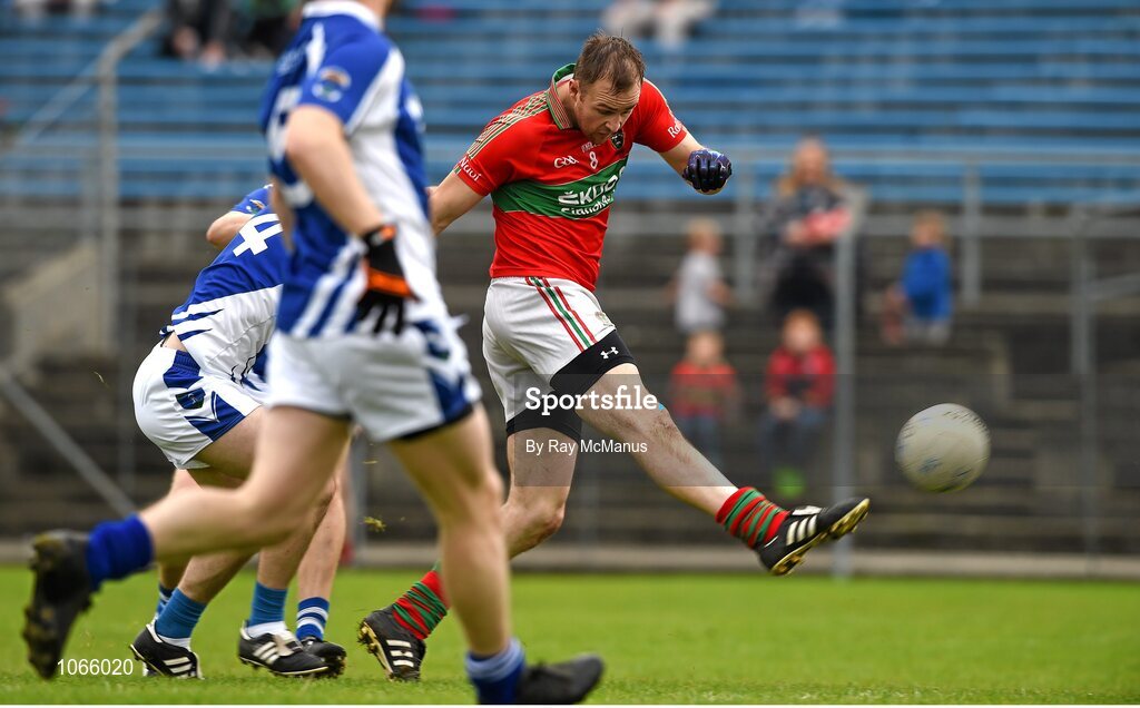 11 October 2015; Man of the Match Adam Merriman, Rathnew, kicks a shot goalwards. Renault Ireland Wicklow County Senior Football Championship Final, Rathnew v St Patrick's. County Grounds, Aughrim, Co. Wicklow. Picture credit: Ray McManus / SPORTSFILE