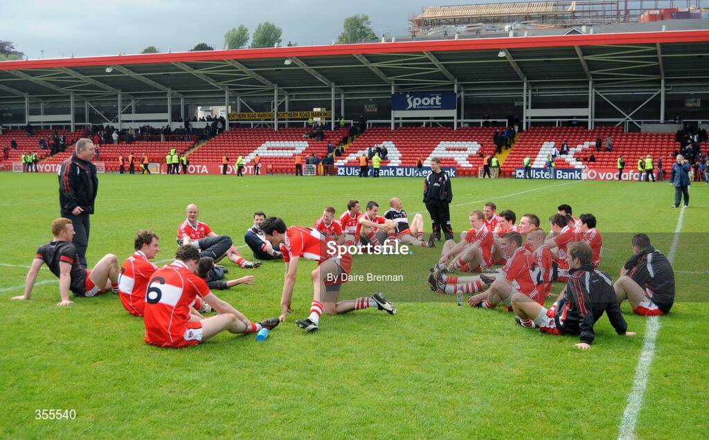 24 May 2009; The Derry team during the warm down. Ulster GAA Football Senior Championship Quarter-Final, Derry v Monaghan, Celtic Park, Derry. Picture credit: Daire Brennan / SPORTSFILE
