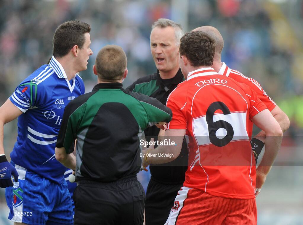24 May 2009; Referee Jimmy White goes in to seperate Raymond Ronaghan, Monaghan and Kevin McCloy and Barry McGoldrick, Derry, during a first half incident . Ulster GAA Football Senior Championship Quarter-Final, Derry v Monaghan, Celtic Park, Derry. Picture credit: Oliver McVeigh / SPORTSFILE