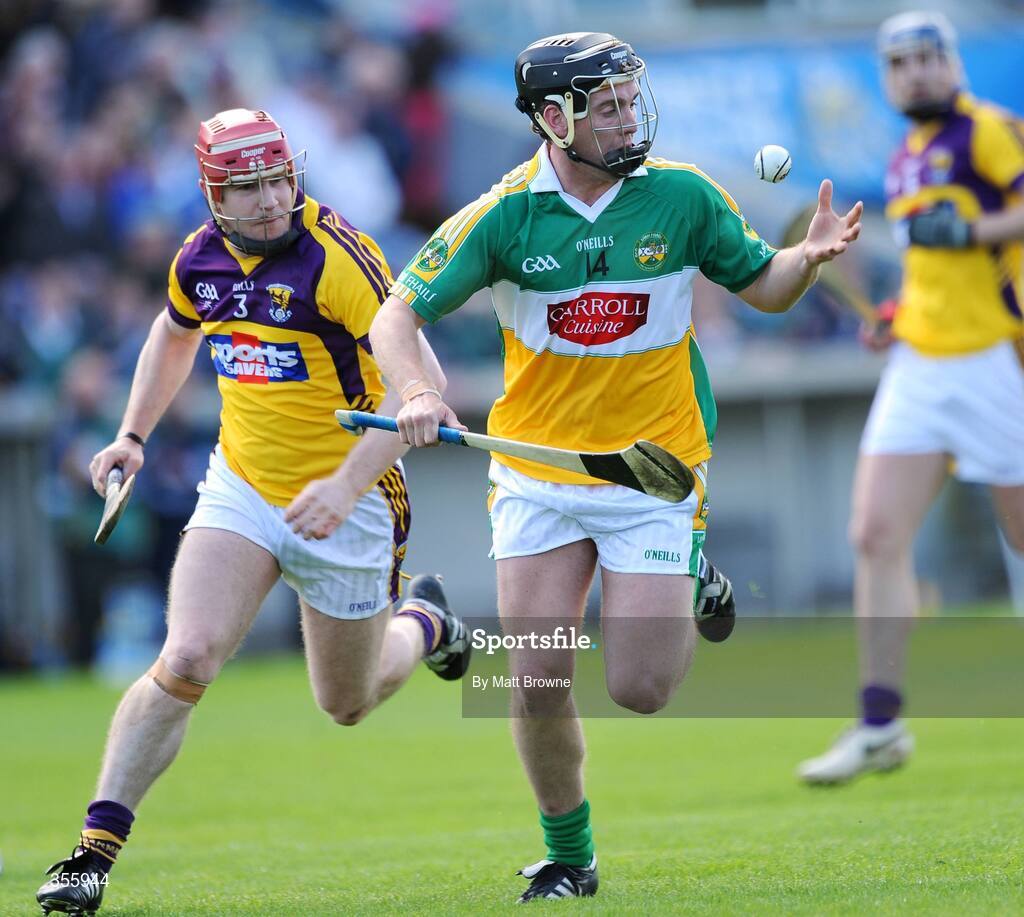 3 May 2009; Shane Dooley, Offaly, in action against Paul Roche, Wexford. Allianz GAA NHL Division 2 Final, Wexford v Offaly, Semple Stadium, Thurles, Co. Tipperary. Picture credit: Matt Browne / SPORTSFILE
