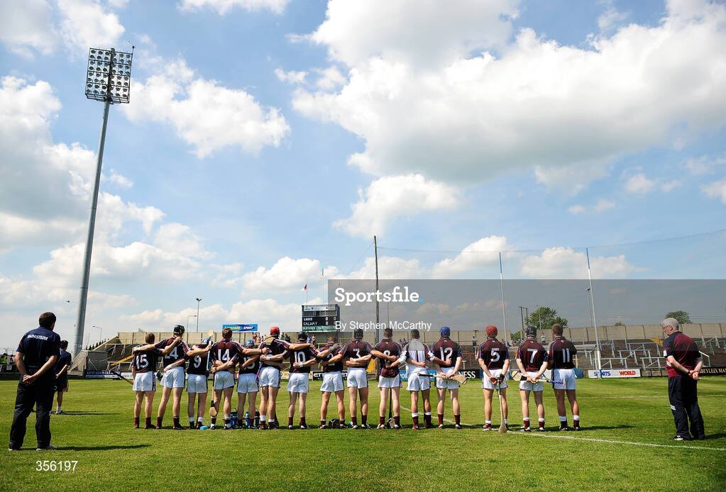 31 May 2009; The Galway team stand together during a minutes silence. Leinster GAA Hurling Senior Championship Quarter-Final, Laois v Galway, O'Moore Park, Portlaoise, Co. Laois. Picture credit: Stephen McCarthy / SPORTSFILE