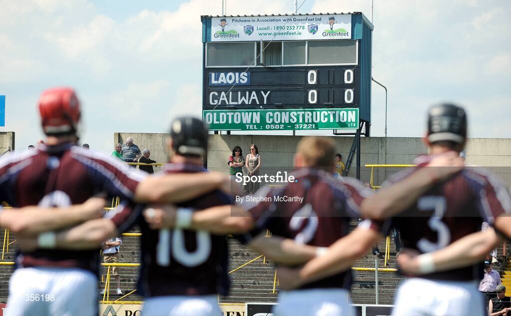 31 May 2009; The Galway team stand together during a minutes silence. Leinster GAA Hurling Senior Championship Quarter-Final, Laois v Galway, O'Moore Park, Portlaoise, Co. Laois. Picture credit: Stephen McCarthy / SPORTSFILE
