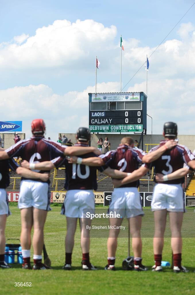31 May 2009; The Galway team stand together during a minutes silence. Leinster GAA Hurling Senior Championship Quarter-Final, Laois v Galway, O'Moore Park, Portlaoise, Co. Laois. Picture credit: Stephen McCarthy / SPORTSFILE