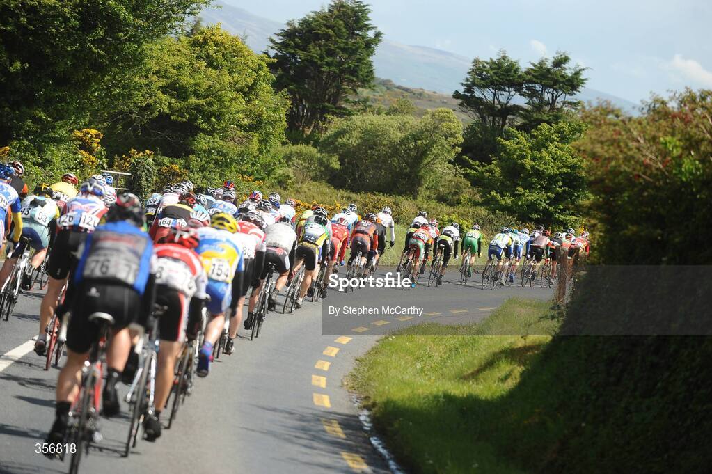 20 May 2009; A general view of the riders on the approach to Killorglin, Co. Kerry. FBD Insurance Ras 2009, Stage 4, Cahirciveen to Killorglin. Picture credit: Stephen McCarthy / SPORTSFILE