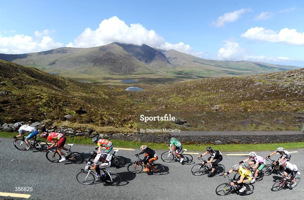 20 May 2009; A general view of the riders on the Conor Pass climb. FBD Insurance Ras 2009, Stage 4, Cahirciveen to Killorglin. Picture credit: Stephen McCarthy / SPORTSFILE