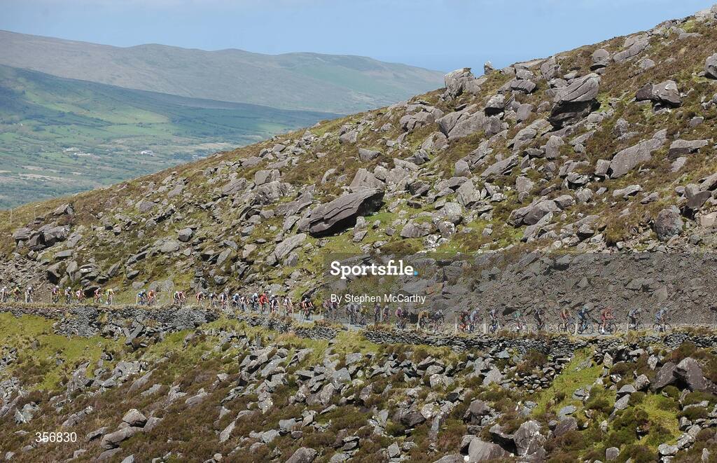 20 May 2009; A general view of the riders on the Conor Pass climb. FBD Insurance Ras 2009, Stage 4, Cahirciveen to Killorglin. Picture credit: Stephen McCarthy / SPORTSFILE