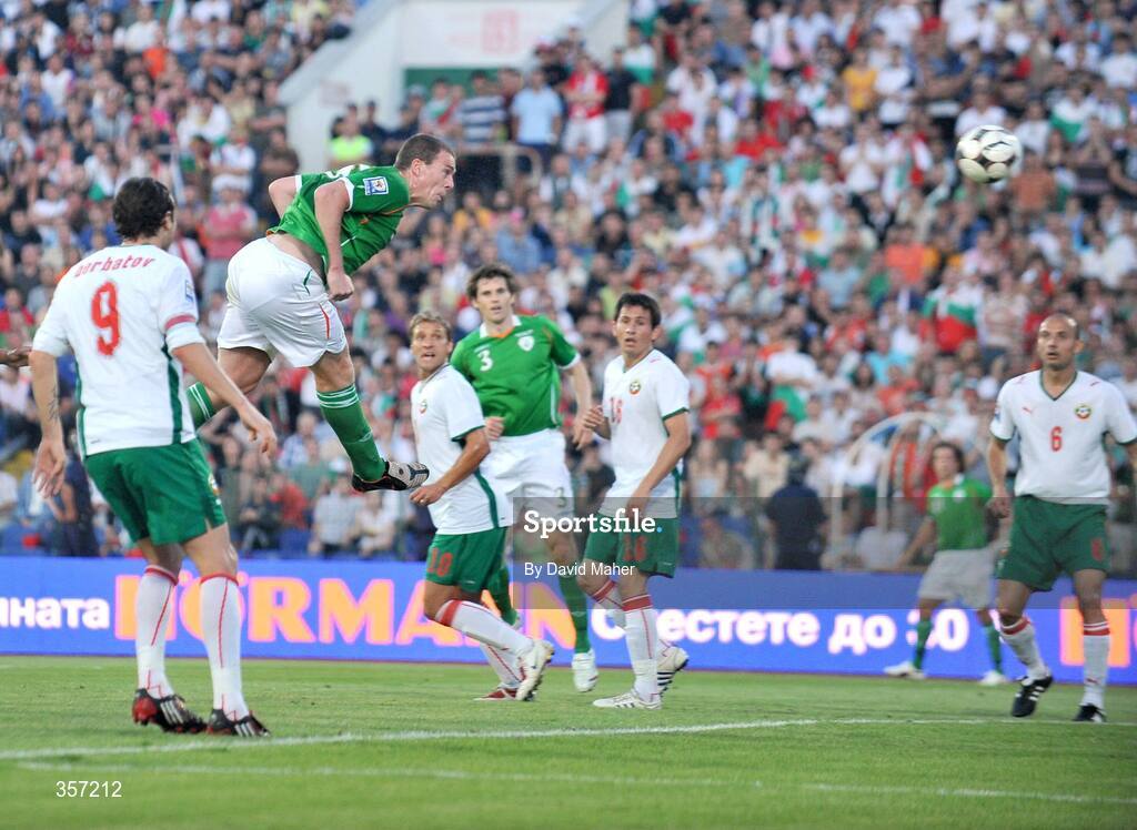 6 June 2009; Richard Dunne, Republic of Ireland, scores his side's first goal. 2010 FIFA World Cup Qualifier, Bulgaria v Republic of Ireland, Vasil Levski Stadion, Sofia, Bulgaria. Picture credit: David Maher / SPORTSFILE