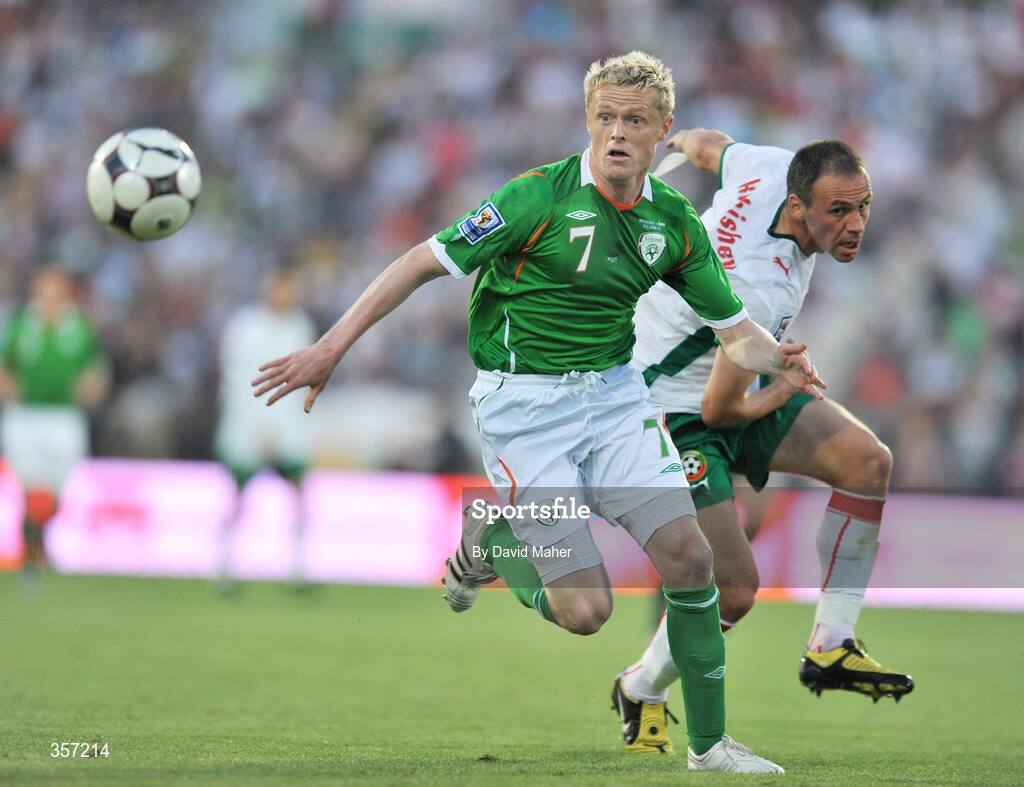 6 June 2009; Damien Duff, Republic of Ireland, in action against Radostin Kishishev, Bulgaria. 2010 FIFA World Cup Qualifier, Bulgaria v Republic of Ireland, Vasil Levski Stadion, Sofia, Bulgaria. Picture credit: David Maher / SPORTSFILE