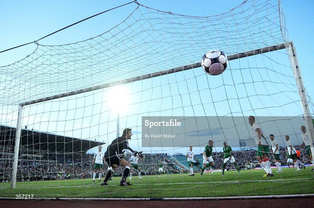 6 June 2009; Richard Dunne, Republic of Ireland, scores his side's first goal. 2010 FIFA World Cup Qualifier, Bulgaria v Republic of Ireland, Vasil Levski Stadion, Sofia, Bulgaria. Picture credit: David Maher / SPORTSFILE