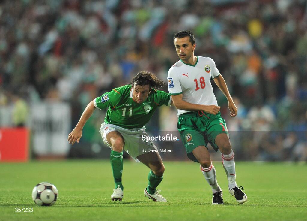 6 June 2009; Stephen Hunt, Republic of Ireland, in action against Dimitar Telkiyski, Bulgaria. 2010 FIFA World Cup Qualifier, Bulgaria v Republic of Ireland, Vasil Levski Stadion, Sofia, Bulgaria. Picture credit: David Maher / SPORTSFILE