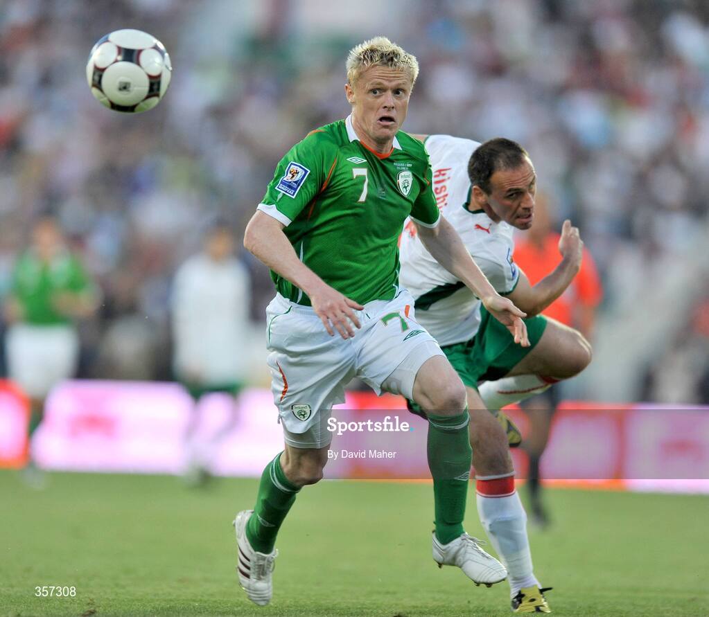 6 June 2009; Damien Duff, Republic of Ireland, in action against Radostin Kishishev, Bulgaria. 2010 FIFA World Cup Qualifier, Bulgaria v Republic of Ireland, Vasil Levski Stadion, Sofia, Bulgaria. Picture credit: David Maher / SPORTSFILE