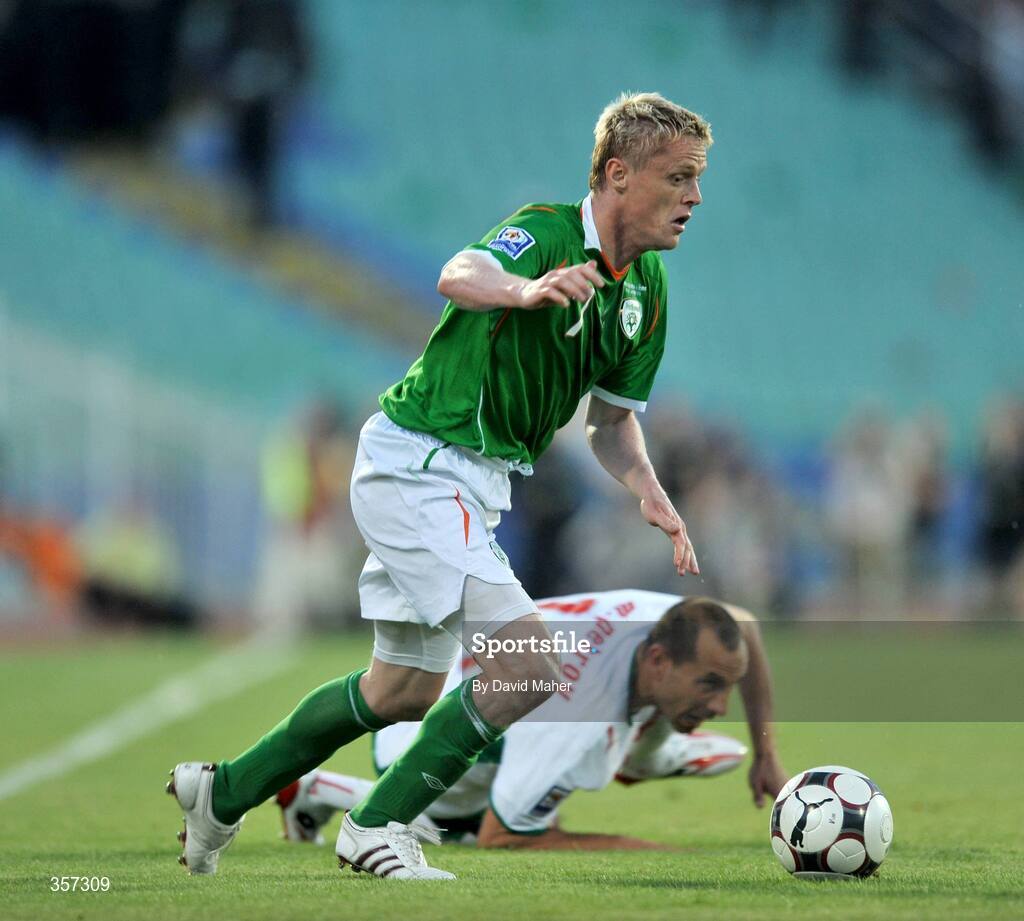 6 June 2009; Damien Duff, Republic of Ireland, in action against Radostin Kishishev, Bulgaria. 2010 FIFA World Cup Qualifier, Bulgaria v Republic of Ireland, Vasil Levski Stadion, Sofia, Bulgaria. Picture credit: David Maher / SPORTSFILE