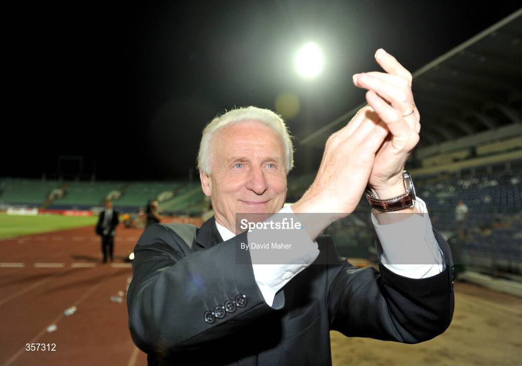 6 June 2009; Giovanni Trapattoni, Republic of Ireland manager, waves to the supporters at the end of the game. 2010 FIFA World Cup Qualifier, Bulgaria v Republic of Ireland, Vasil Levski Stadion, Sofia, Bulgaria. Picture credit: David Maher / SPORTSFILE