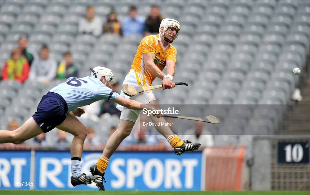 7 June 2009; Neil McManus, Antrim, in action against Michael Carton, Dublin. Leinster GAA Hurling Senior Championship First Round, Dublin v Antrim, Croke Park, Dublin. Picture credit: David Maher / SPORTSFILE