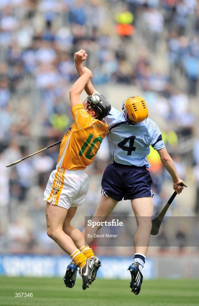 7 June 2009; Sean Delargy, Antrim, in action against Oisin Gough, Dublin. Leinster GAA Hurling Senior Championship First Round, Dublin v Antrim, Croke Park, Dublin. Picture credit: David Maher / SPORTSFILE