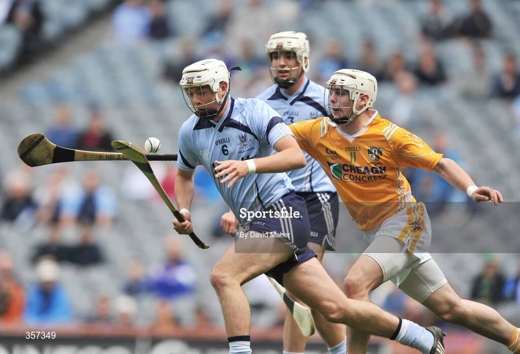 7 June 2009; Michael Carton, Dublin, in action against Neil McManus, Antrim. Leinster GAA Hurling Senior Championship First Round, Dublin v Antrim, Croke Park, Dublin. Picture credit: David Maher / SPORTSFILE