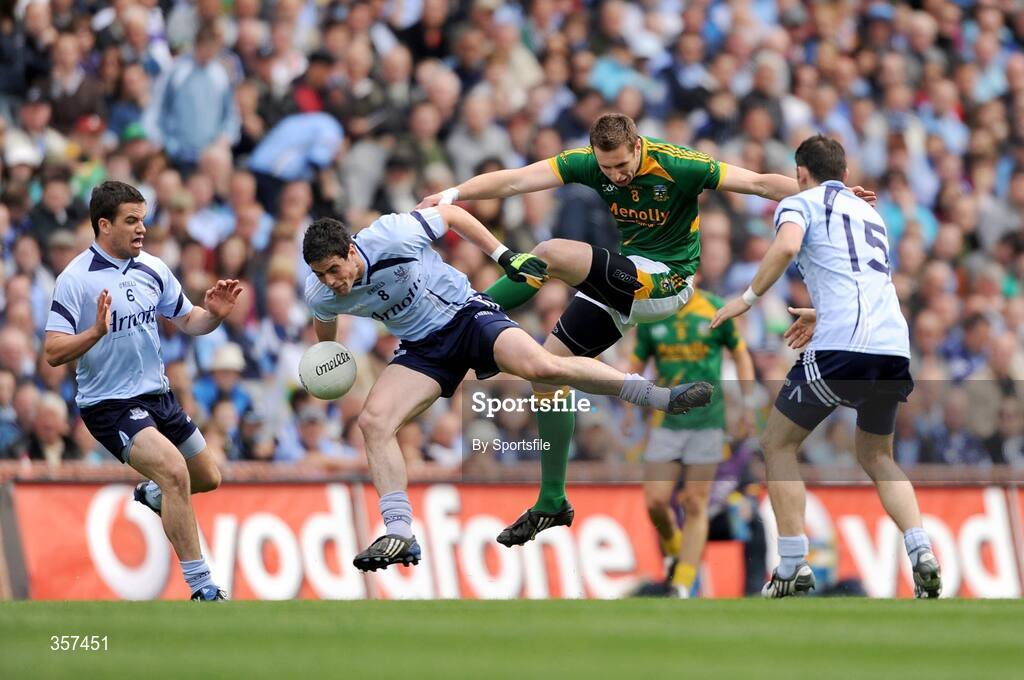 7 June 2009; Ross McConnell, Dublin, in action against Mark Ward, Meath. Leinster GAA Football Senior Championship Quarter-Final, Dublin v Meath, Croke Park, Dublin. Photo by Sportsfile