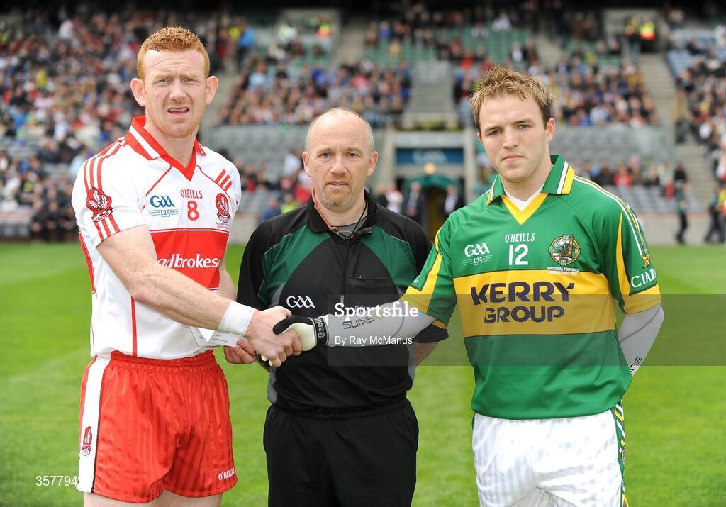 26 April 2009; Captains Fergal Doherty, Derry, and Darran O'Sullivan, Kerry, shake hands in front of referee Martin Duffy. Allianz GAA National Football League, Division 1 Final, Kerry v Derry, Croke Park, Dublin. Picture credit: Ray McManus / SPORTSFILE