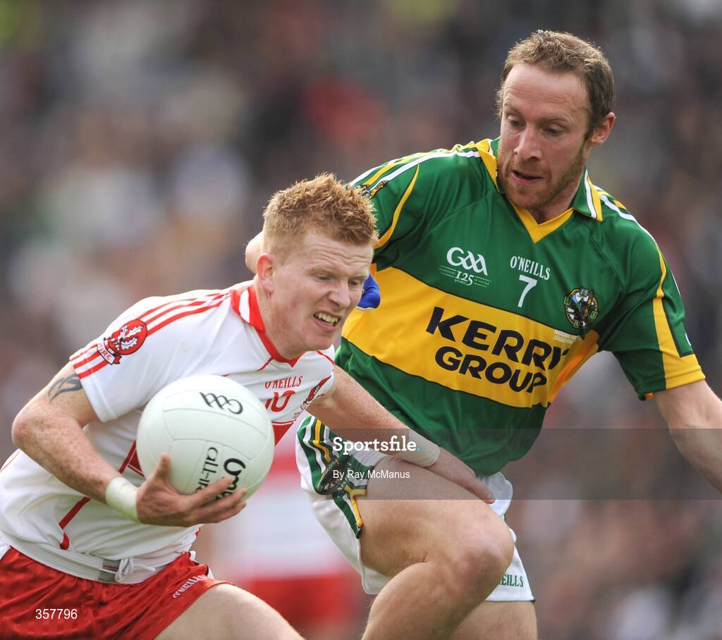 26 April 2009; Enda Lynn, Derry, in action against Tommy Griffin, Kerry. Allianz GAA National Football League, Division 1 Final, Kerry v Derry, Croke Park, Dublin. Picture credit: Ray McManus / SPORTSFILE