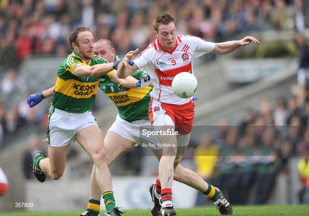 26 April 2009; Joe Diver, Derry, in action against Tommy Griffin, Kerry. Allianz GAA National Football League, Division 1 Final, Kerry v Derry, Croke Park, Dublin. Picture credit: Ray McManus / SPORTSFILE