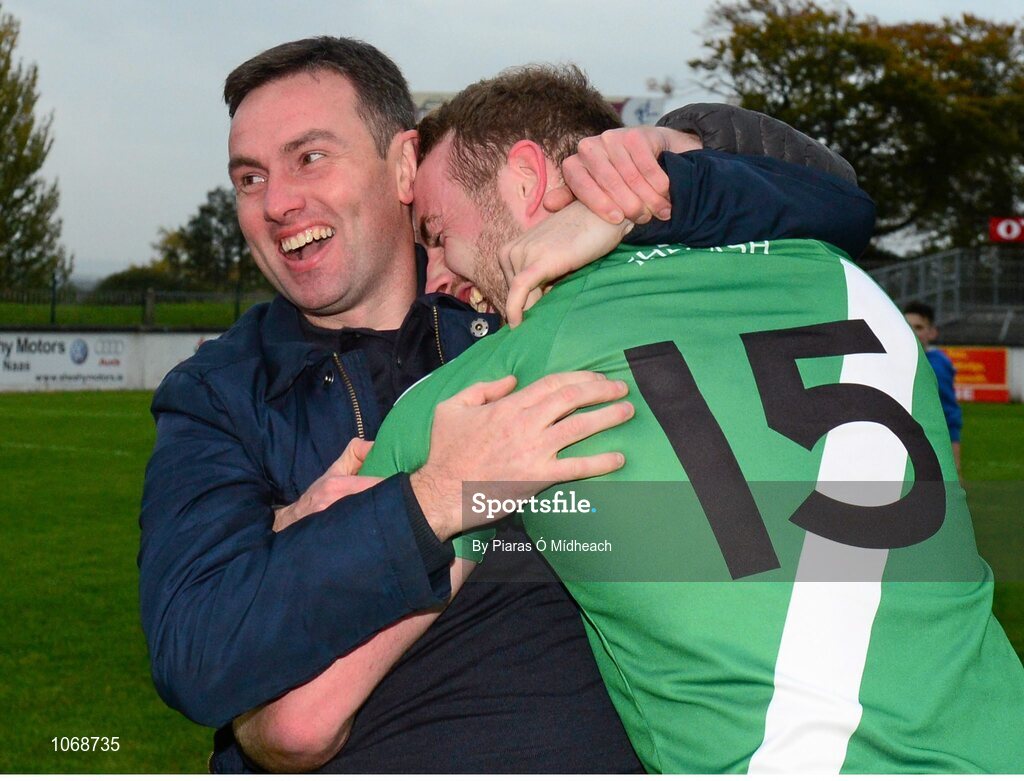 18 October 2015; Sarsfields Alan Smith celebrates with former Sarsfields player and current Kildare senior football selector Padraig Brennan. Kildare County Senior Football Championship Final, Athy v Sarsfields. St Conleth's Park, Newbridge, Co. Kildare. Picture credit: Piaras Ó Mídheach / SPORTSFILE