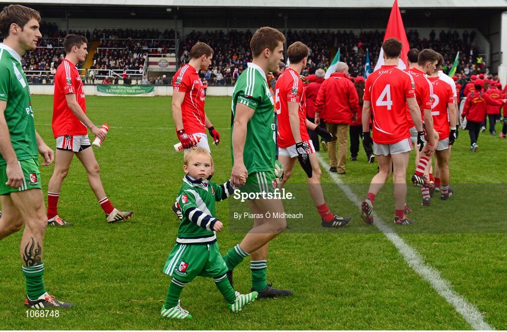 18 October 2015; Harry Tiernan, aged 2, in the pre-match parade with his father, Sarsfields defender Conor Tiernan. Kildare County Senior Football Championship Final, Athy v Sarsfields. St Conleth's Park, Newbridge, Co. Kildare. Picture credit: Piaras Ó Mídheach / SPORTSFILE