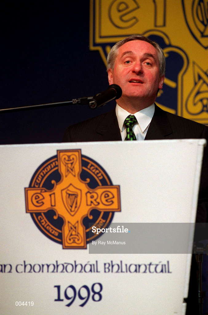 18 April 1998; An Taoiseach, Bertie Ahern, T.D., speaking at the banquet after the GAA Annual Congress at the Burlington Hotel in Dublin. Photo by Ray McManus/Sportsfile