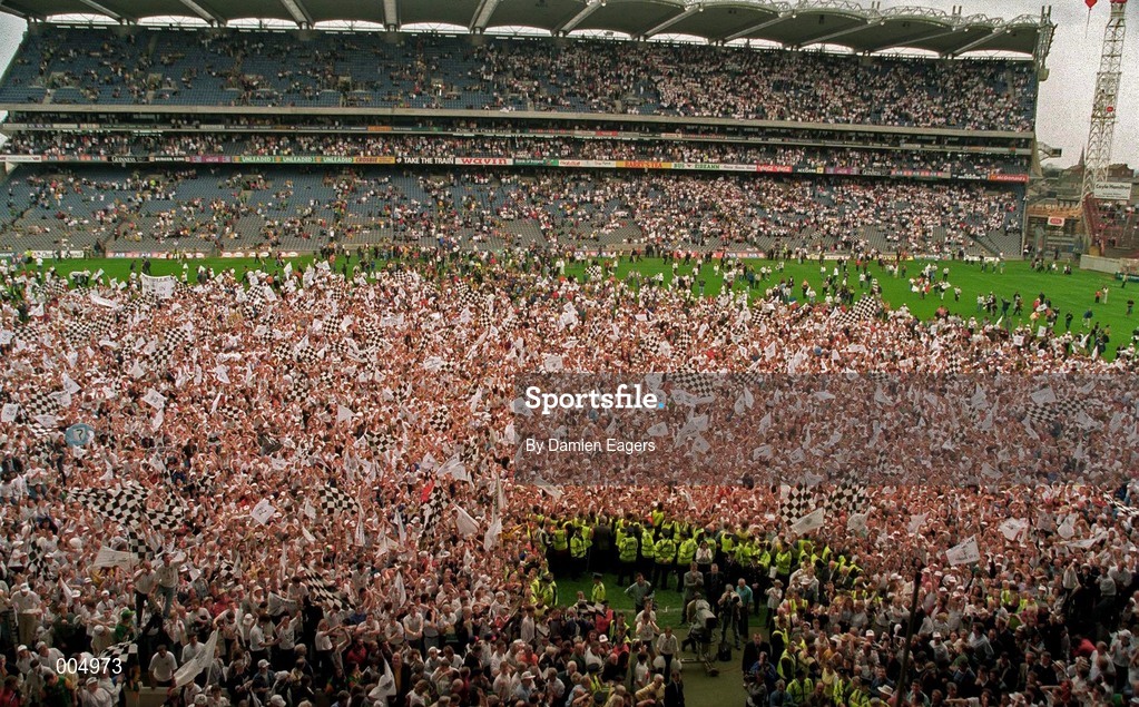 2 August 1998; Kildare supporters celebrate after the Leinster GAA Football Senior Championship Final match between Kildare and Meath at Croke Park in Dublin. Photo by Damien Eagers/Sportsfile