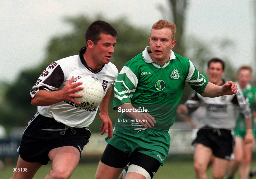 31 May 1998; Paul Taylor of Sligo in action against Barry McShane of London during the Connacht GAA Football Senior Championship Quarter-Final match between London and Sligo at Emerald GAA Grounds, Ruislip. Photo by Damien Eagers/Sportsfile