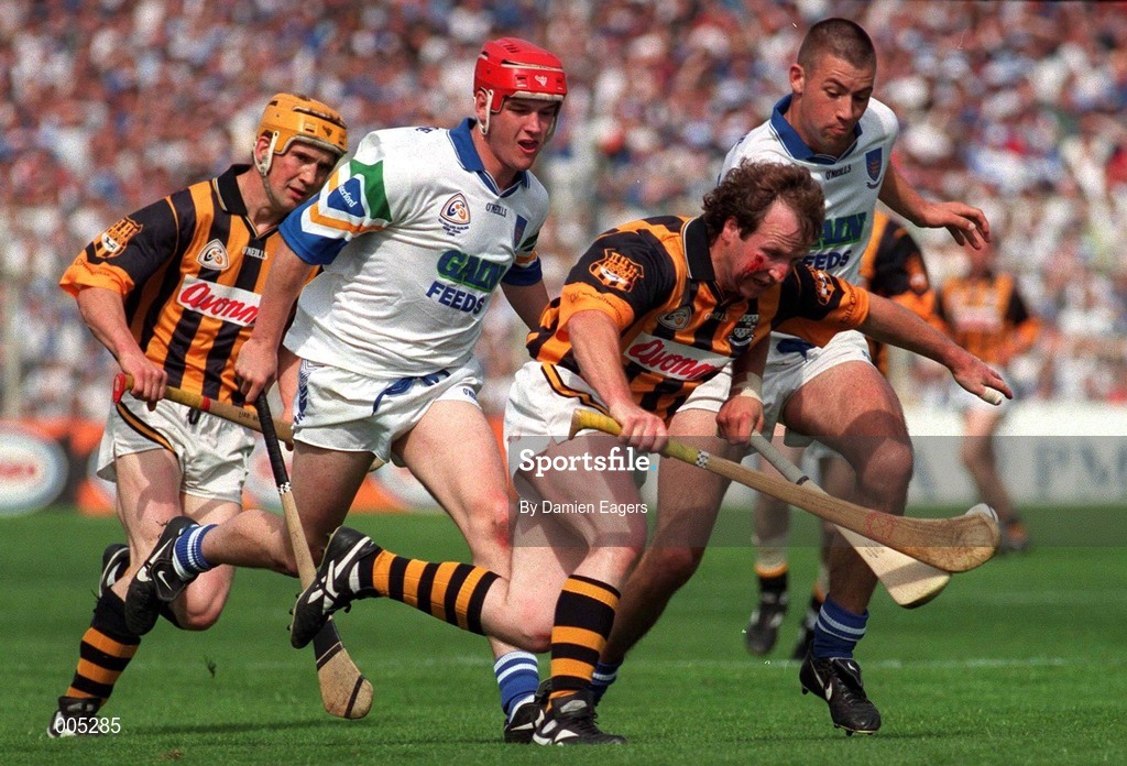 16 August 1998; Willie O'Connor of Kilkenny in action against Micheal White, left, and Dan Shanahan of Waterford during the GAA Hurling All-Ireland Senior Championship Semi-Final match between Kilkenny and Waterford at Croke Park in Dublin. Photo by Damien Eagers/Sportsfile