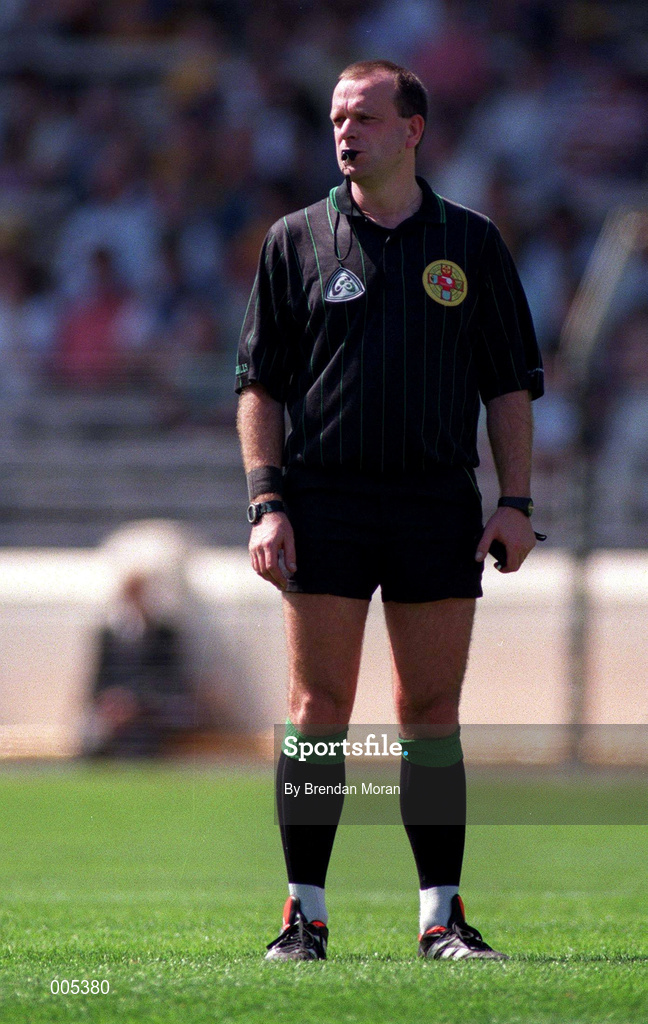 2 August 1998, Tommy McIntyre Referee, All Ireland Hurling Semi Final, Croke Park. Picture Credit: Brendan Moran/SPORTSFILE